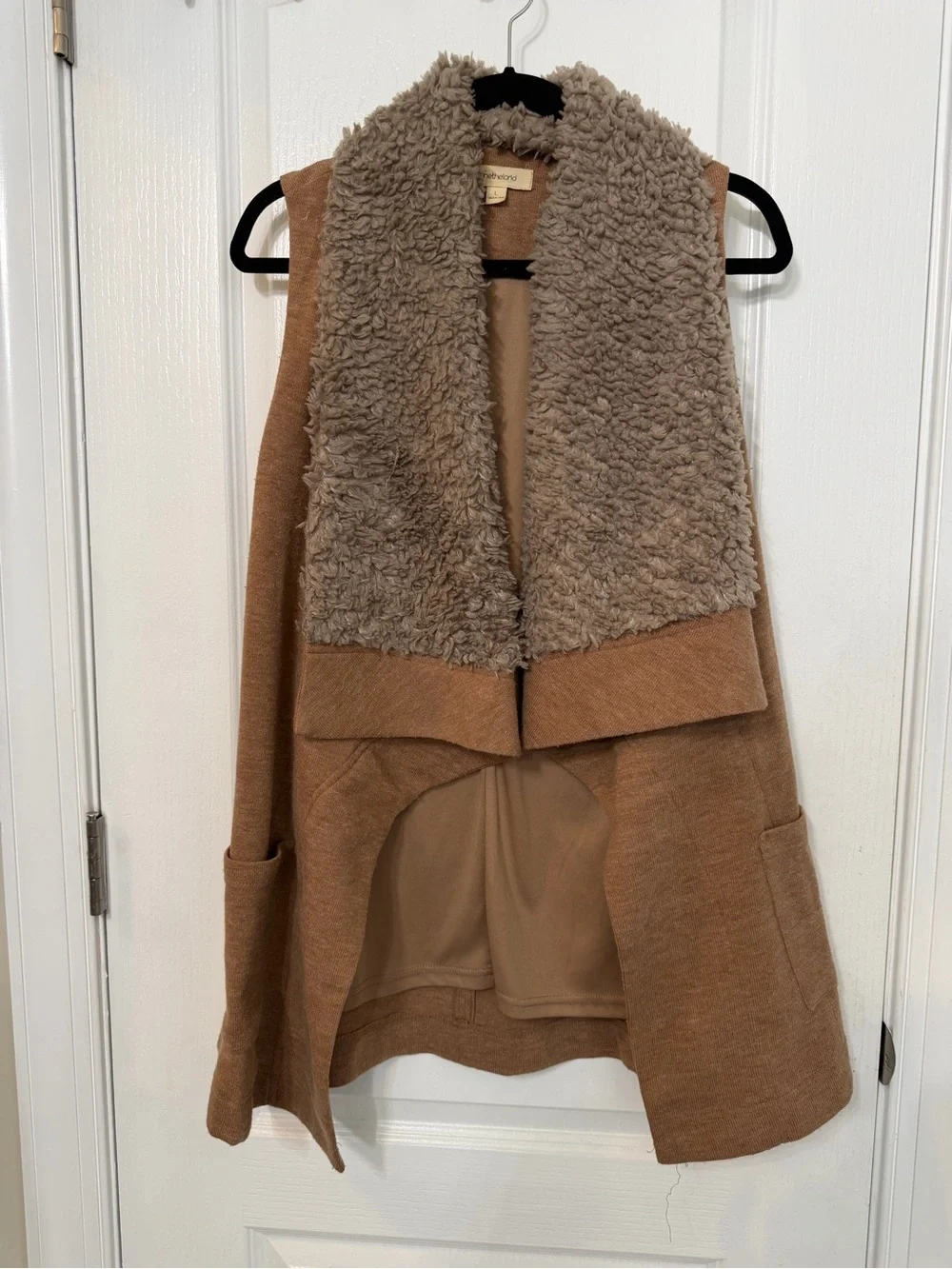 Sleeveless Faux-Sherpa Collar Vest in Camel